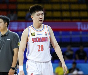 杜锋爱徒加盟NBL，新疆后卫伤势接近郭艾伦，杨舒予成女篮队长