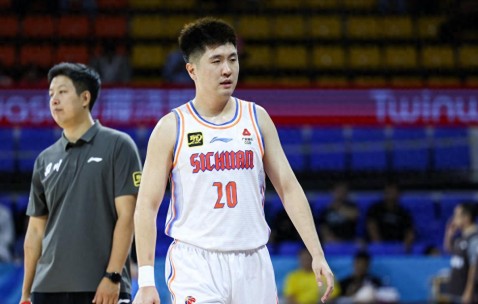 杜锋爱徒加盟NBL，新疆后卫伤势接近郭艾伦，杨舒予成女篮队长